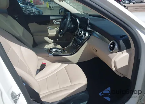 2015 Mercedes-Benz C 300 из США, поврежденный, VIN 55SWF4JB7FU084424